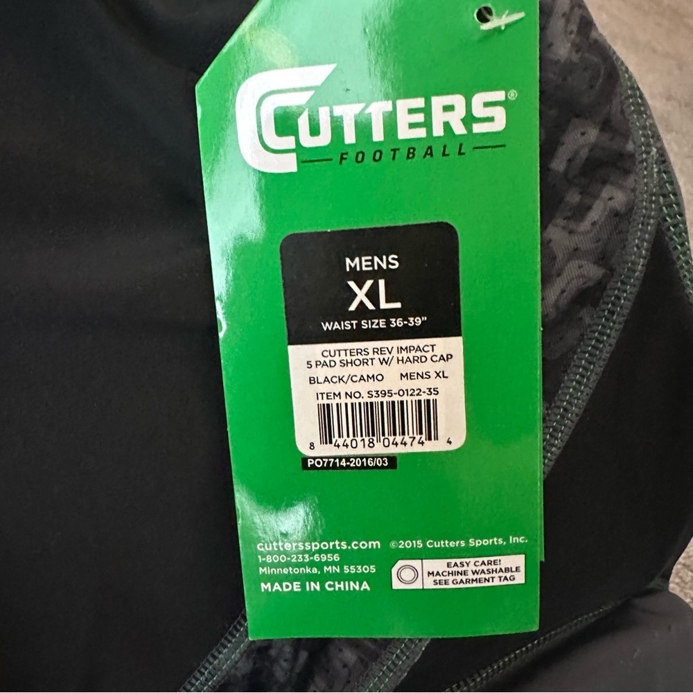 Cutters Rev Impact 5 Pad Football Shorts With Hard Cap Men’s X-Large Black/Camo - Picture 6 of 11